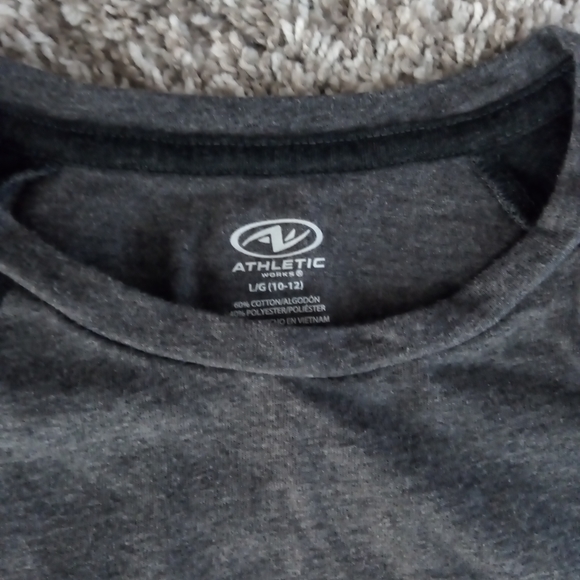 Gray shirt - Picture 2 of 2